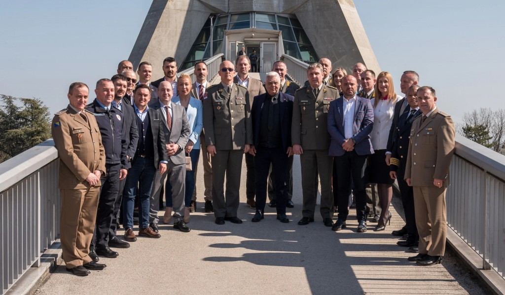 Министар Борис Братина угостио је слушаоце и наставно особље 15. класе Високих студија безбедности и одбране Школе националне одбране „Војвода Радомир Путник“ Универзитета одбране у Београду