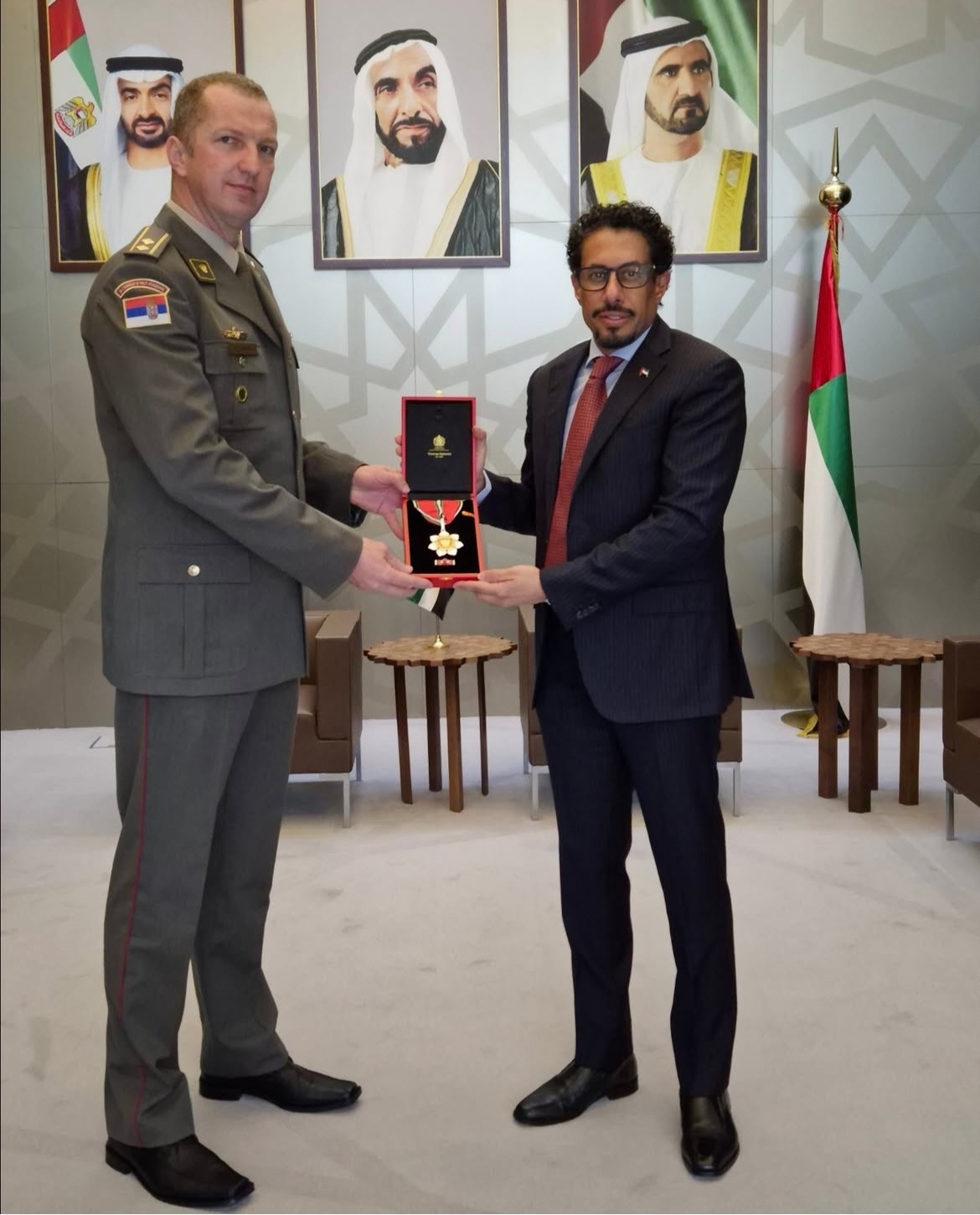 Predsednik UAE odlikovao polaznika 68. klase Generalštabnog usavršavanja potpukovnika Vladimira Tokalića, bivšeg vojnog atašea u Ambasadi Srbije u UAE